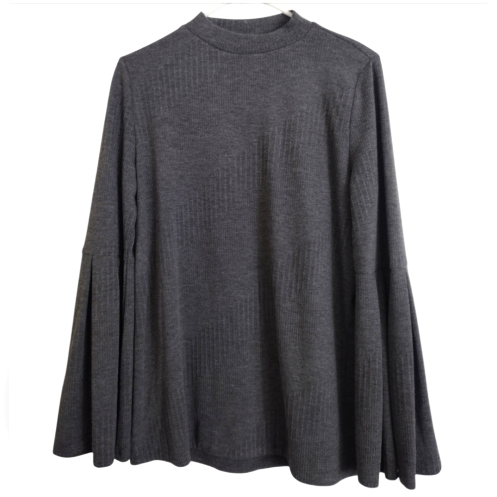 Lumie NWT chic charcoal gray bell Sleeve flowy Top size medium